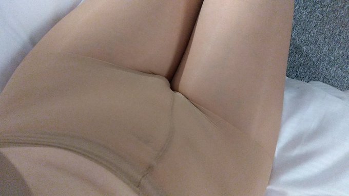 Any nylon cameltoe fans? 

#nyloncameltoe #cameltoe #cameltoegirl #NylonGoddess #nylonslut #nylonaddicted