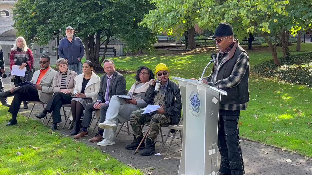 Carvin Eison talks about the significance of the Frederick Douglass statue in Rochester. 3 or the 12 scaled down versions of the original that stands at Highland Park and installed around the city have been vandalized. @jamesbrowntv @WXXINews https://t.co/5VNvAPzHLL