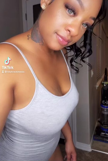 How long can you last in me ? 😭😜 https://t.co/6E1GNi0dwN