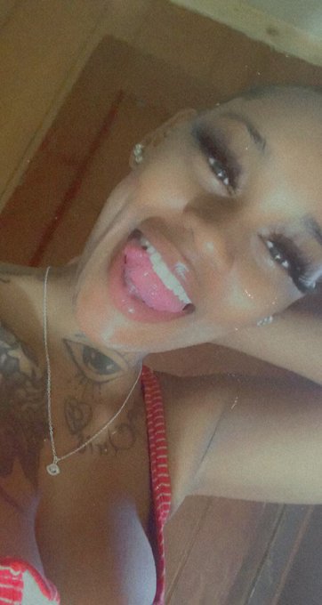 Still waiting 😩 for some dick!👅 ahhh! https://t.co/HKIkwuI5yr