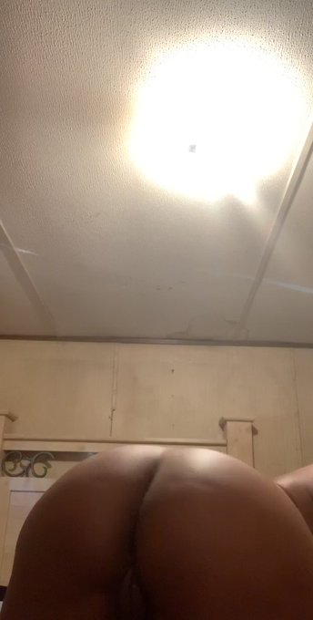 Before i got dressed lol 😝 https://t.co/UDTS4EMKYi