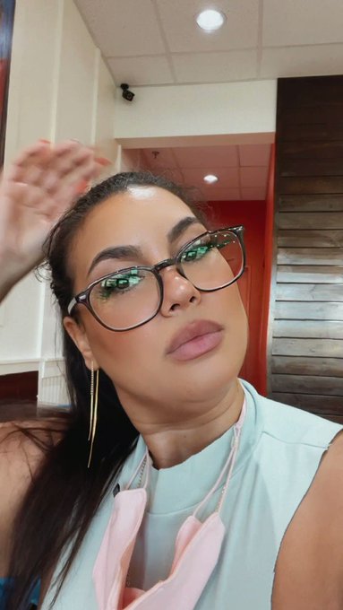 When only one ass cheek fits in the chair ?????? #BigBootyProblems #hugeAss #56inches https://t.co/0
