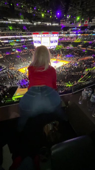 That’s a WIN @Lakers 🙌 https://t.co/aXBVxe2ihx