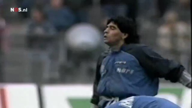 Happy birthday Diego Maradona.

Watch his iconic pre-match warm-up before the Napoli vs Bayern Munich clash in 1989. 