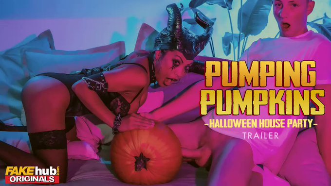 PUMPING PUMPKINS! 🎃💦

Watch our Halloween House Party on https://t.co/XAF2UQSvn0 now! 😈🏡 https://t.c