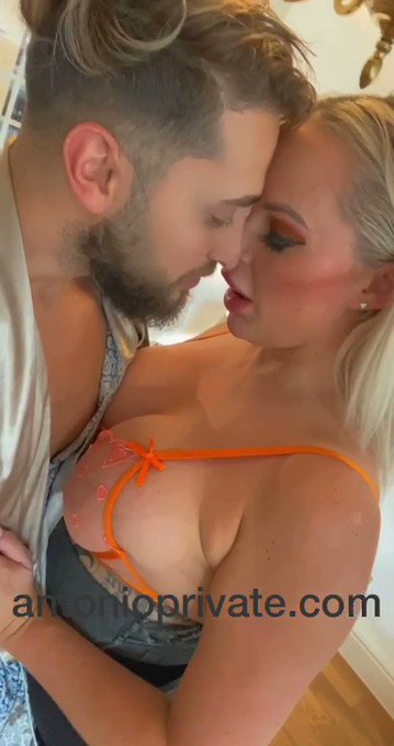 Mmmmm tasty ? @LouiseLeeXXX1 

https://t.co/KcfvqlUNJA https://t.co/894nnJjNjt