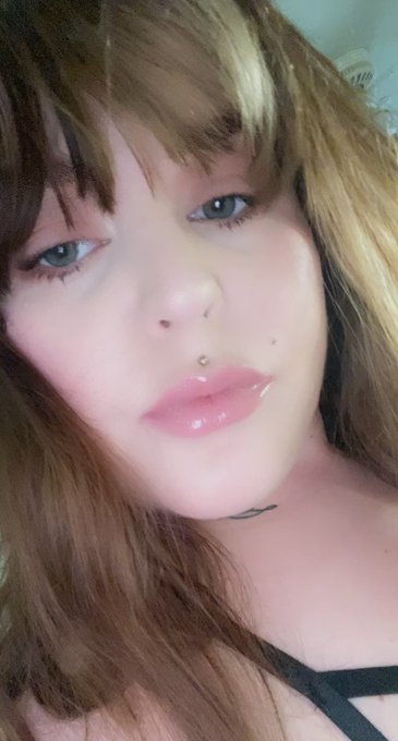 Be an obedient little simp and fund my Saturday shopping and coffee $250. I&rsquo;ll treat you with explicits