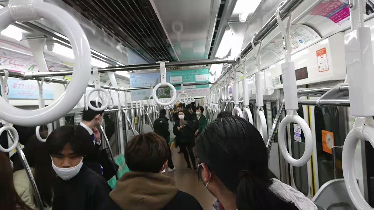 Японцы в метро