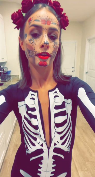 Happy Halloween! 💀🎃 https://t.co/Cn4rI6bbiD