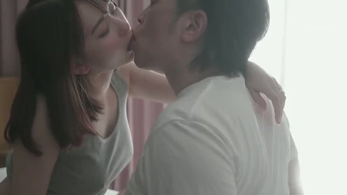 ドスケベすぎるんだがww

清楚っな女性っているんでごわすか？
https://t.co/ktKWIBdDDI