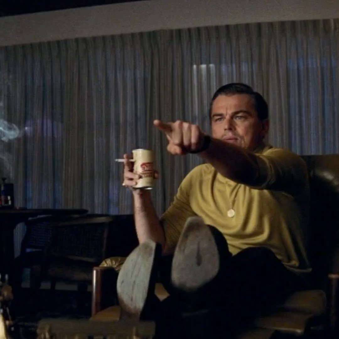 Живёшь живёшь себе а потом. Кто дочитал тот молодец. Редкий мем. Мемы с белым котом. С гнильцой человек коты.