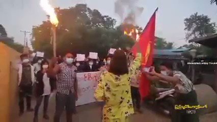 Holding peacock flag high & burning torches, the Monywa main strike marched bravely on the streets to fight the fascist junta on November 7.  (Video)

LEGALIZATION OF NUG
#Nov7Coup
#WhatsHappeningInMyanmar https://t.co/XDKagtq8Lr