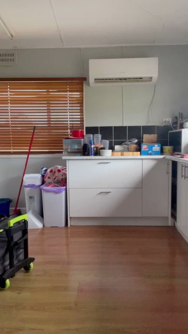 Small strip tease in the kitchen. See more at https://t.co/dtZb2VLZzG https://t.co/DivoTrxQJV