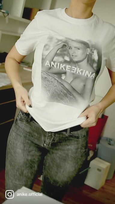 Hey Rockets! I 100 Limited and signed by me t-shirts for you in my store! Be quick before they are out<a href="/tag/limitededition"class="tags"><span>#limitededition</span></a><a href="/tag/signature"class="tags"><span>#signature</span></a><a href="/tag/pixiecut"class="tags"><span>#pixiecut</span></a><a href="/tag/limited"class="tags"><span>#limited</span></a>