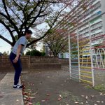 パルクール凄い…!近くで遊んでいたキッズたちのリアルな「え゛」が全てを物語る!