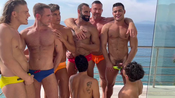 Who suck better ?  4?? @LucasEnt 
?? https://t.co/WN1H2Zl0oJ
.
#lucasmen #PuertoVallarta #gay
?? Podium