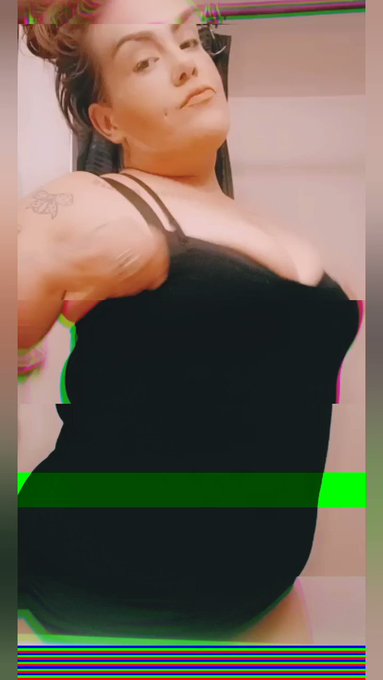 Hawley Havok’s pics and videos