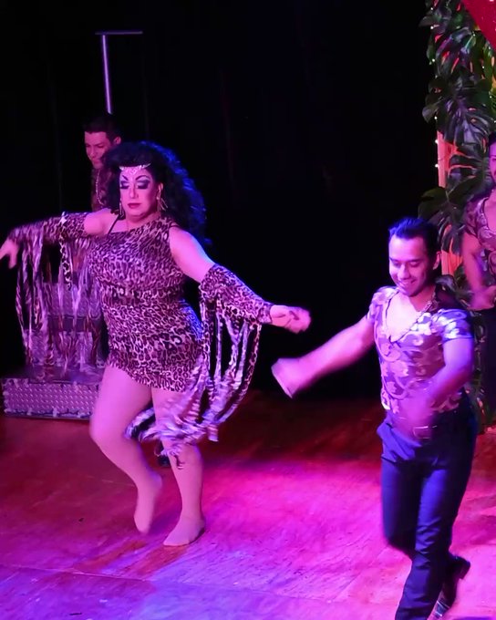 Nos encantó chicos. El pasado domingo disfrutamos de #RumbaDrag en @CASASHOW4 CDMX. Con un foro lleno