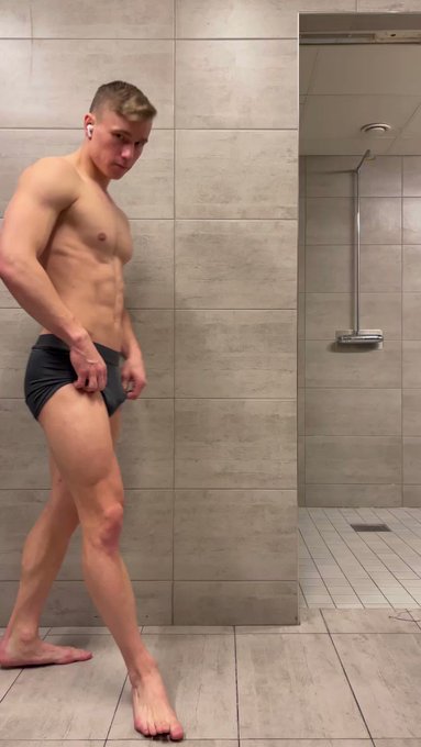 Just flexing half a minute??? I think that I have made some progress? https://t.co/kHiv3MPCP5