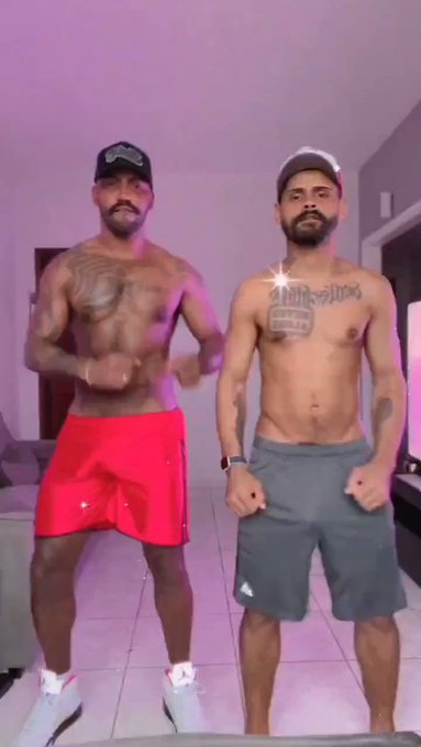 Bang Bang de piroca.  Quem se habilita a em carar esses dois ??? @chefedobando

https://t.co/TNvROxeZRF