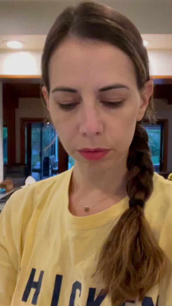 Laura Bailey (@LauraBaileyVO) / Twitter Laura bailey, Woman suit fashion, Critical role characters