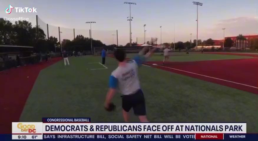 Happy Friday! 

Senator Jon Ossoff just playing catch in shorts! 

One day we shall reach the promise land and see him jogging in grey sweatpants. Until then… https://t.co/KvC2syEcjM