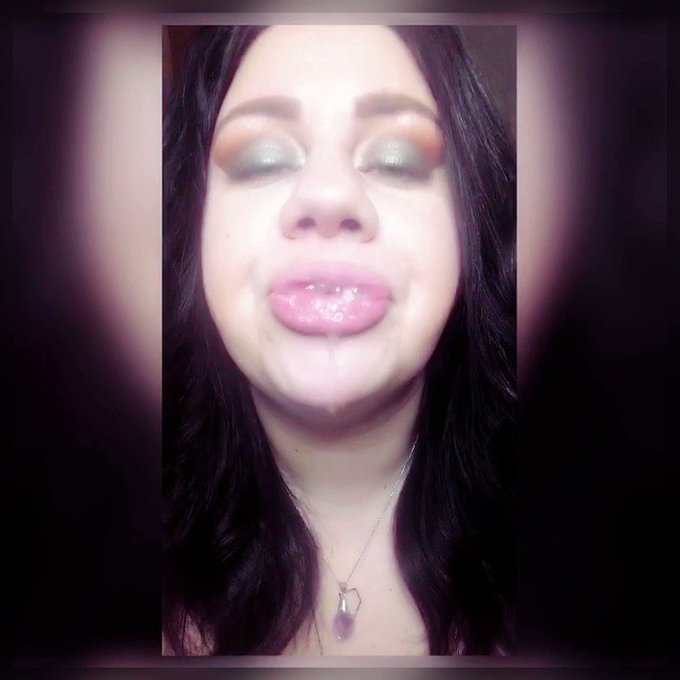 You want more and more. . Come and experience my lips.. #upperlipsniffing #lipsmelling #lipfetish #spit