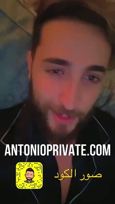 يا عيال اليوم فقت على صوات البنات و يلعبون مع بعض بالمخدات و جايبين صديقة ليهم شعرها احمر و انا اموت
