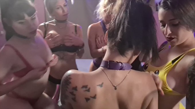 Lyna Jade ✨’s pics and videos