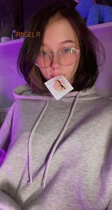 Or do you want me under your christmas tree? https://t.co/RMamHEpsrk