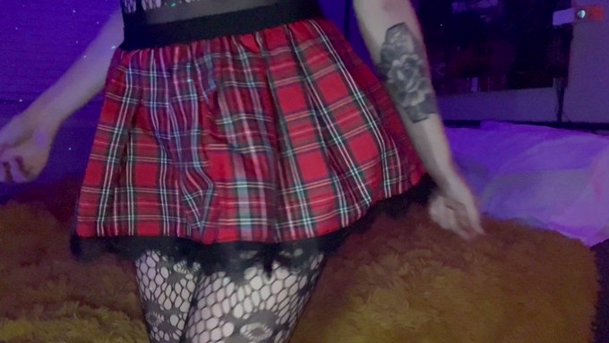 Naughty school girls gets off after class 🤭🤫 now on https://t.co/yuQho6onFp https://t.co/zfQvee6oqZ