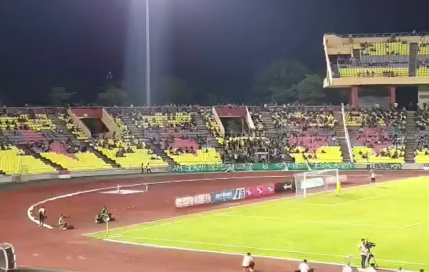 Team Malaysia Suasana Di Stadium Hang Jebat Untik Aksisetiapdetik Suku Akhir 2 Tmpialamalaysia21 Melakaunitedfc Masih Mendahului Sabahfcofficial Hasil Jaringan Adriano Siapa Di Sini Sekarang Kamiteammalaysia