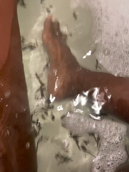This mornings bath is Aloe Vera and Seaweed. I was going to add some other stuff but I think this is