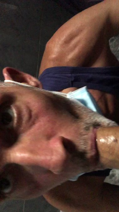 Rica polla ? que me encontré en ba?os públicos y me llenó la boca de leche espesa ?? https://t.co/Kg