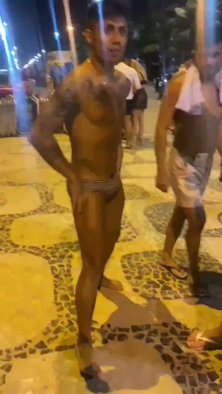 @public_exhibs video Tweet