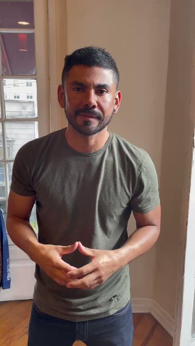 El bello @yosoyBelmonte en @revistaboysmx Abrazos de vuelta ??Ya viene su nueva película y promete sorprender