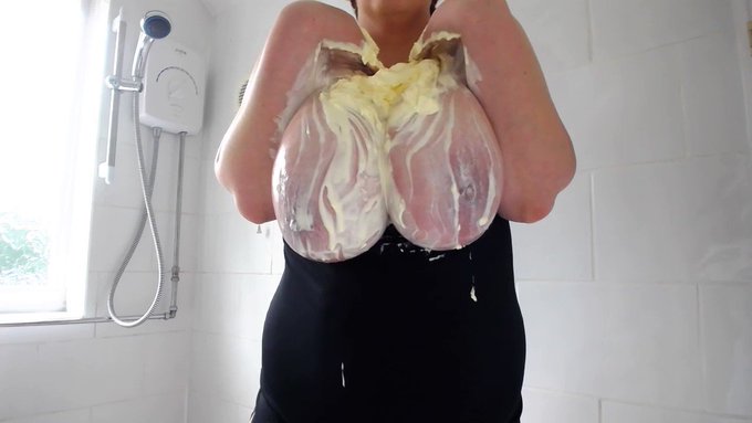Thank you for buying!  my tits with fresh cream https://t.co/8cT1juqgId #MVSales https://t.co/C2vBPa