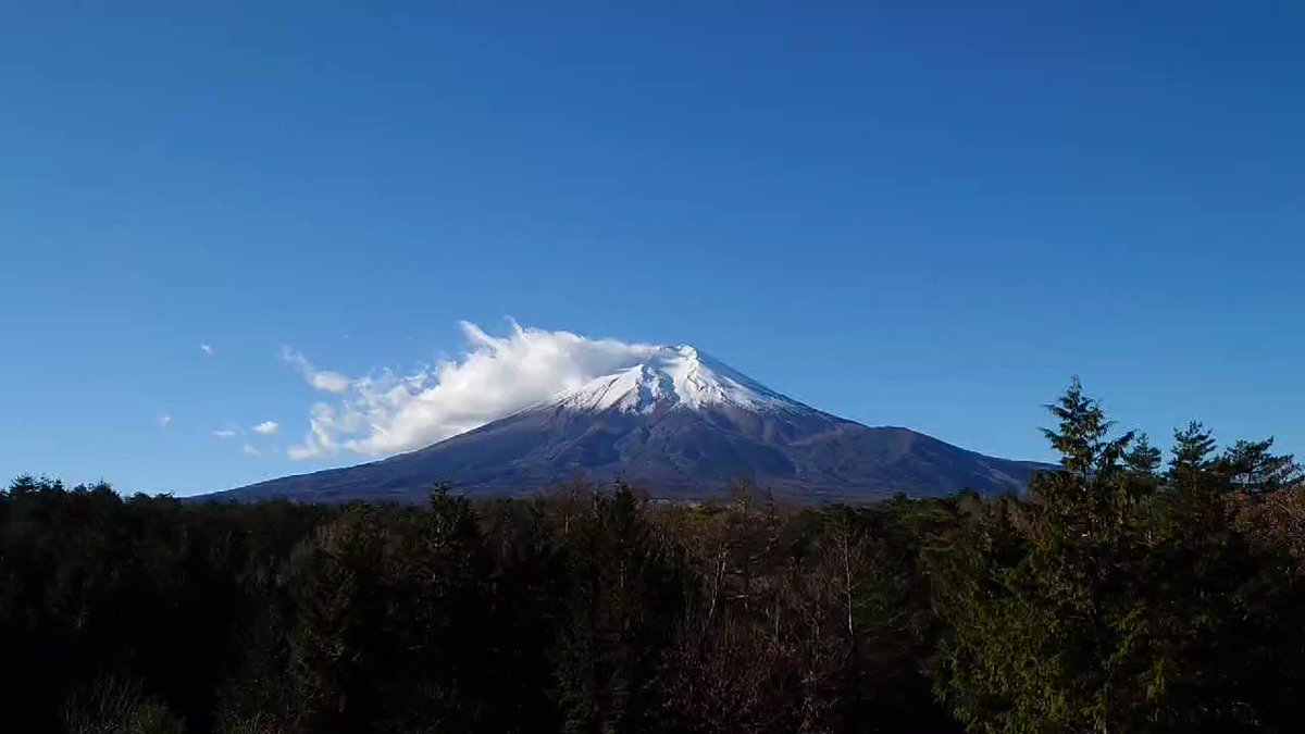2021/11/27 今朝の富士山 なぜ、左側だけ雲が湧いてくる？🤔