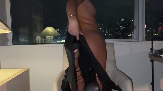 It’s normal that I like masturbate guys with my feet wearing heels? ? // https://t.co/HYoqaOkO9D https://t