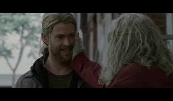 RT @LokisNokia: Thor: Ragnarok alternate scene https://t.co/HOmgkL6Vrf