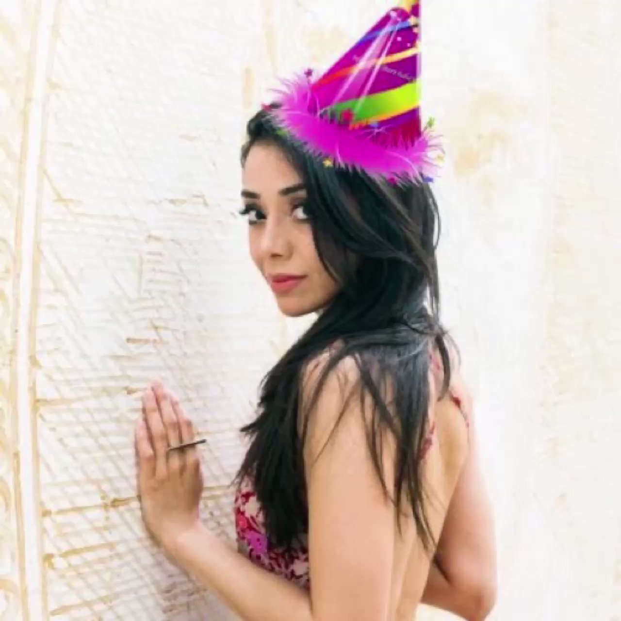 Happy birthday I hope you have an amazing day te amo!!!  