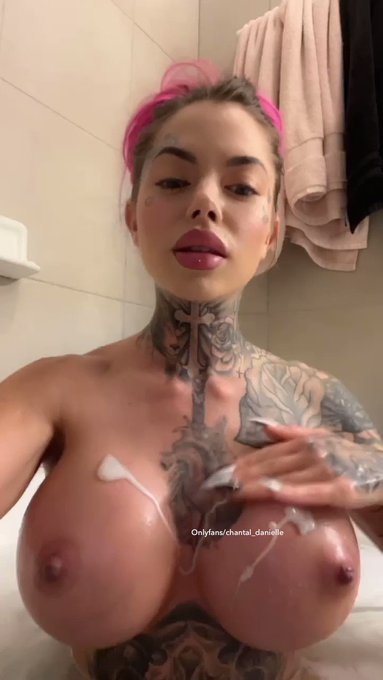50k here’s my tits https://t.co/ltJluYR7Hu