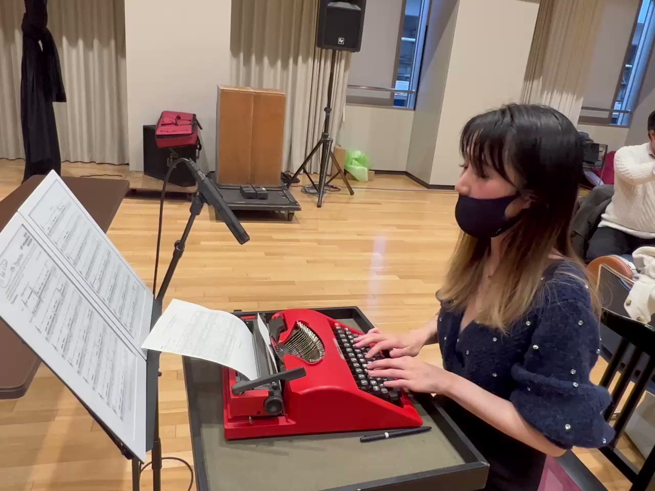 Sarah Alainn サラ オレイン 12 4北海道 12 24川越クリスマスディナーショー Back To Work P Hire Me As Your Secretary And I Ll Type To The Beat Thetypewriter 秘書サラ リズムに合わせて 打ちます 今年初挑戦した例の楽器 タイプ