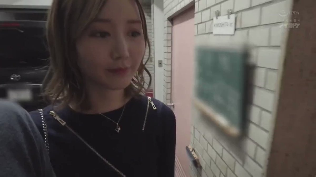 小野琴弓 おじさん大好きな痴女美少女。 この可愛さで誘惑されたら、されるがままですね。