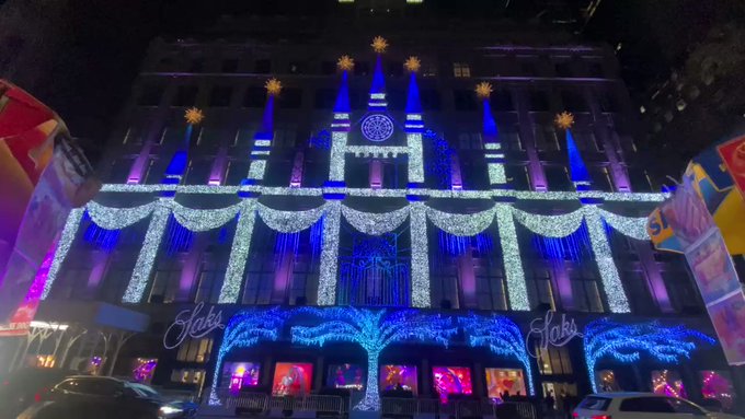 #NYC #sakslightshow https://t.co/t2JJs5GHFE