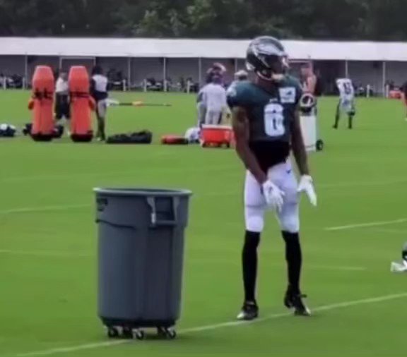 RT @NFL_Memes: Jalen Reagor and DeVonta Smith catching passes together at Eagles practice today https://t.co/M7quwFoxSq