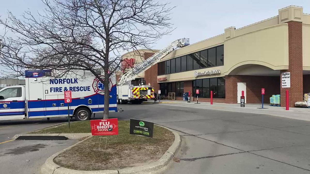 Developing Story: One of the HyVees in Norfolk at 2107 Taylor Ave is currently evacuated with no customers aloud in the store with apparently a fire that occurred in one of the back kitchens. All of the employees are outside. @NewsChannelNE https://t.co/TW8EXpButh