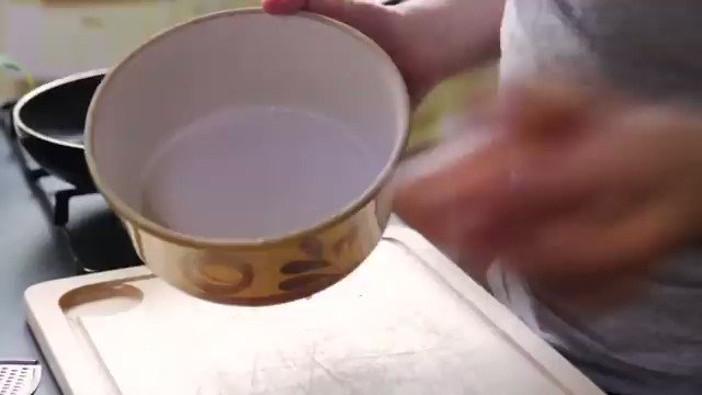Celebrity chef Gordon Ramsay , demonstrates his ultimate pancake recipe. https://t.co/0gIaFh9mPP