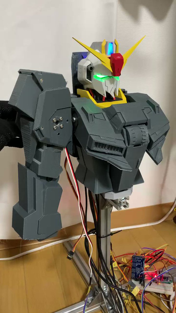 個人で開発中の 1 30 自動変形zガンダム が恐ろしいクオリティ 試運転動画に 技術力がアナハイム ロマンが詰まってる 1 2 ページ ねとらぼ