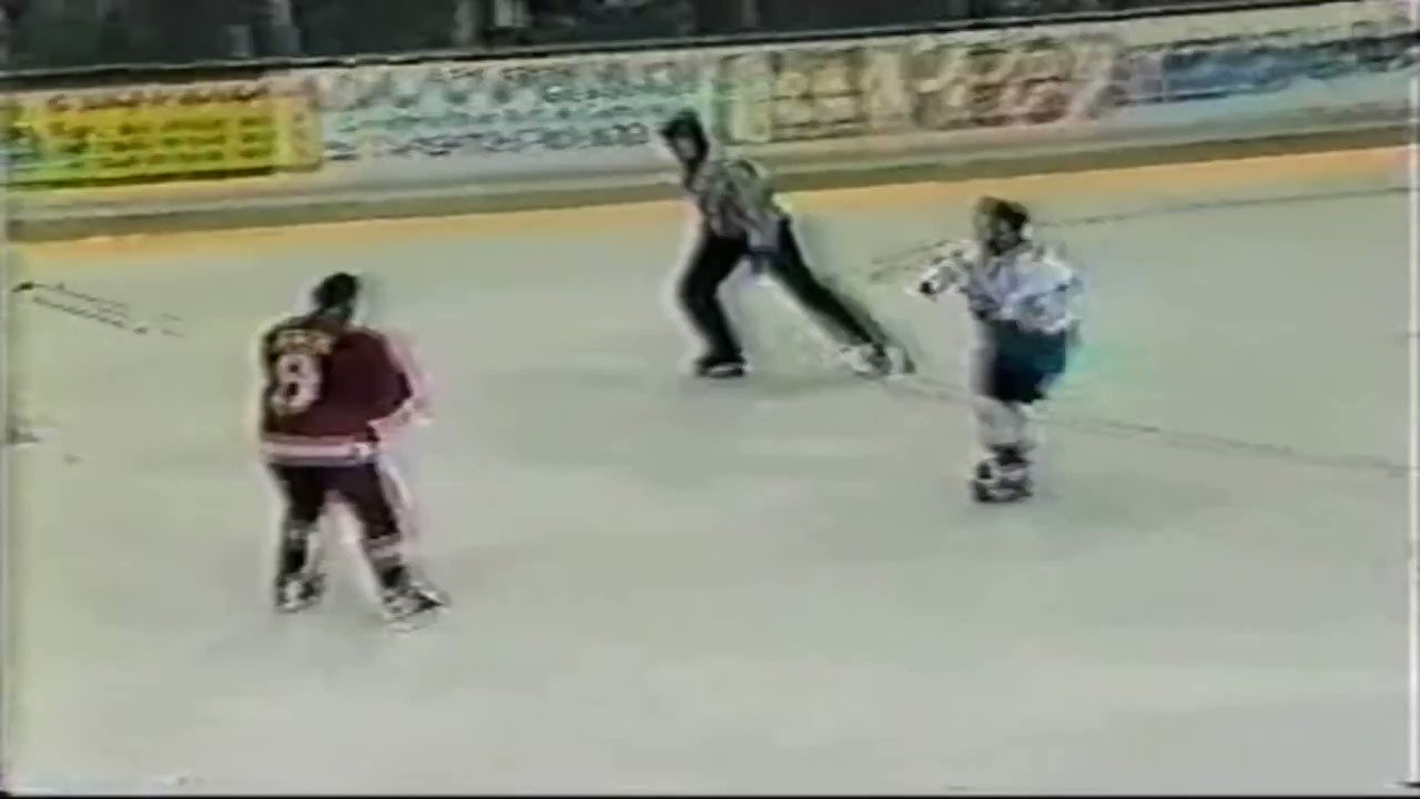 hockeyfights on "Trevor Senn 🆚 Ken Tasker For the ages Credit @PJStock28 for the footage https://t.co/iJ7G28Yty7" / Twitter